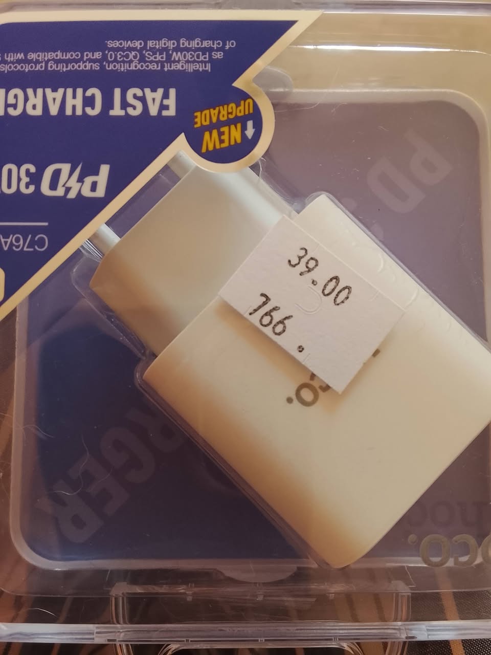 Tümüyle yeni, kullanılmamış bir cep telefonu şarj aletini satın aldım. 39 ödenmiştir.