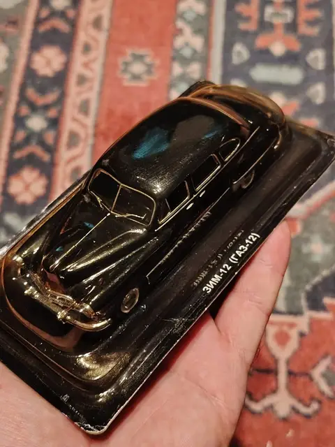 DeAgostini 1:43 ZiM-12 kolleksiya modeli