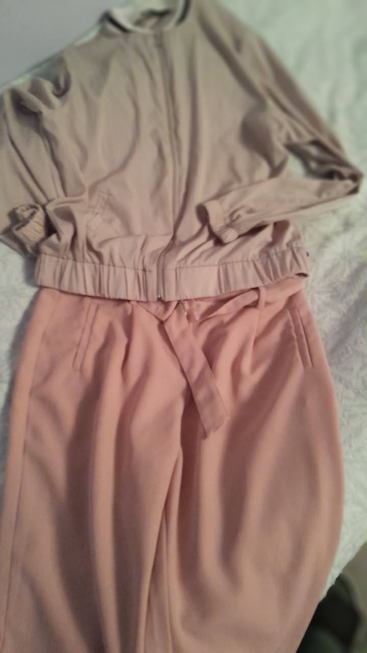 Pembe ceket ve pantolon seti