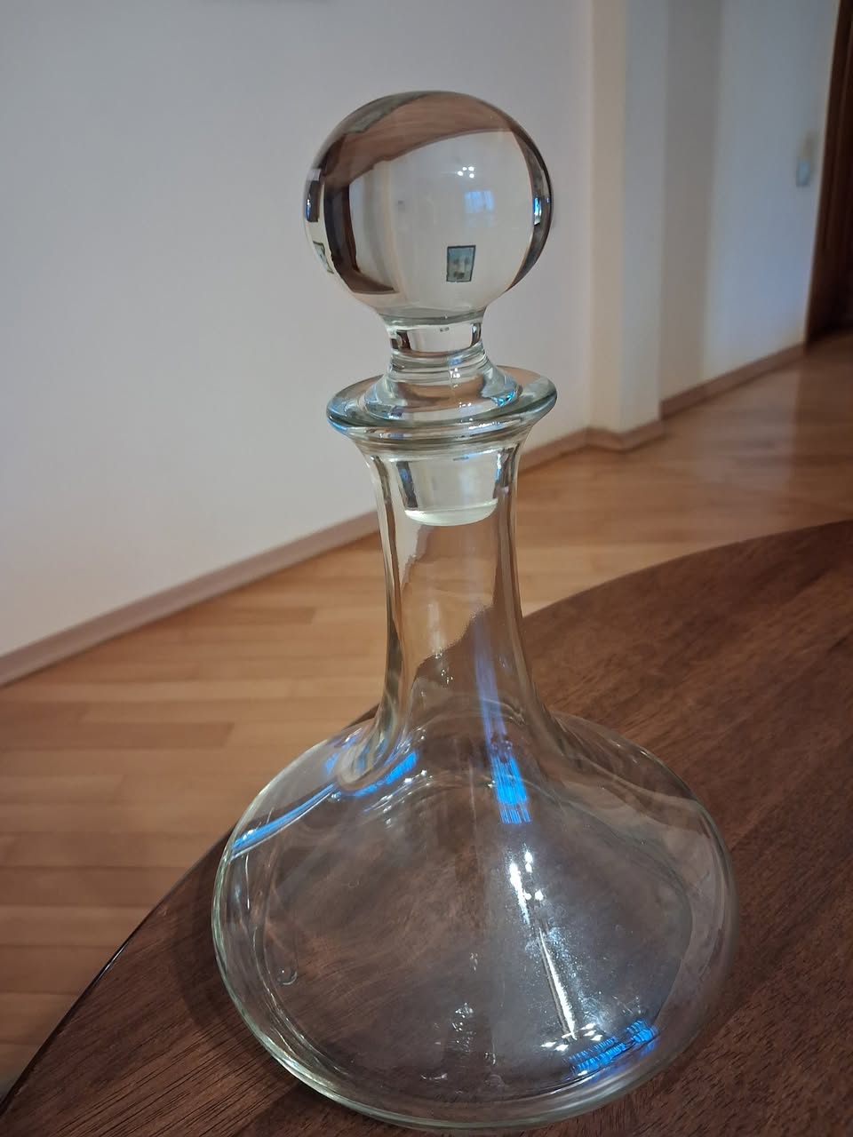 Clear glass decanter with stopper
