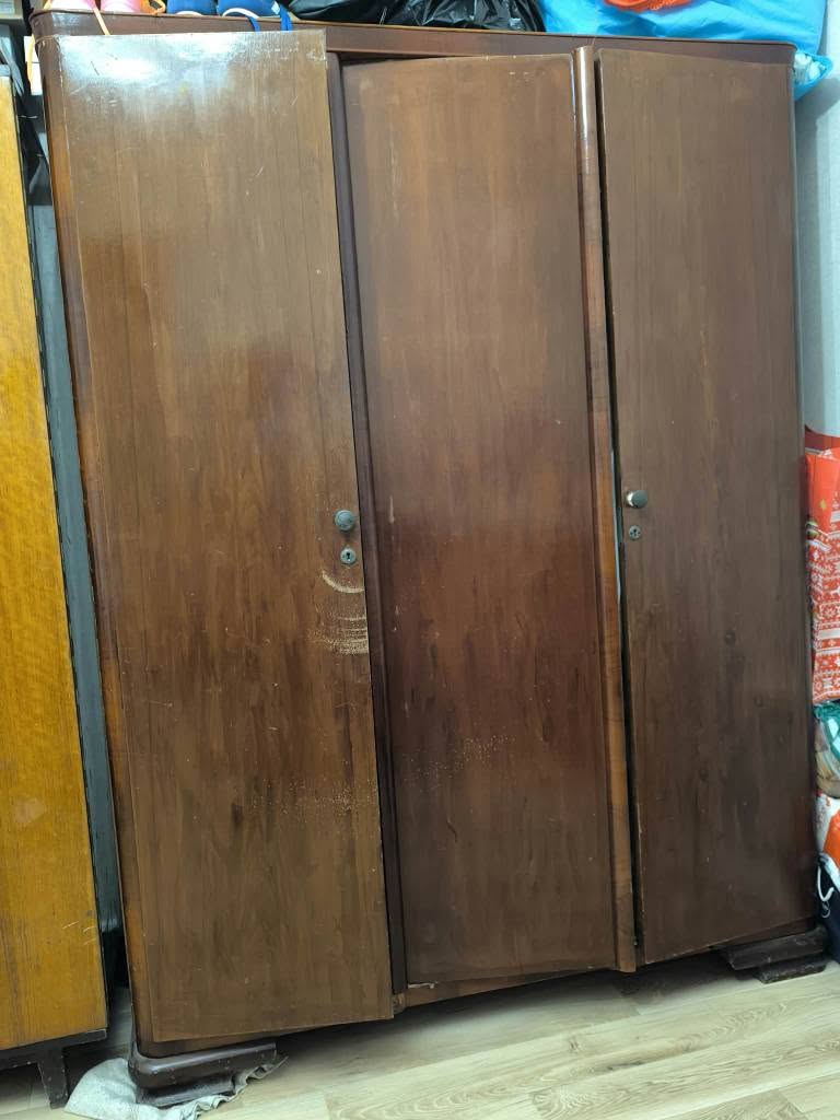 Giving away two wardrobes for a chocolate bar, self-pickup. Location, square