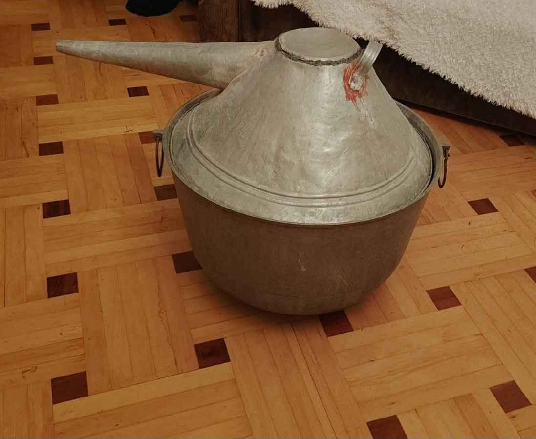 Продаётся старая алюминиевая кастрюля. 100 литров - 1,000₾