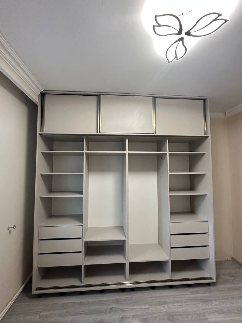 Özel sipariş mobilya 1m'den başlayan 50000 dram'dan itibaren