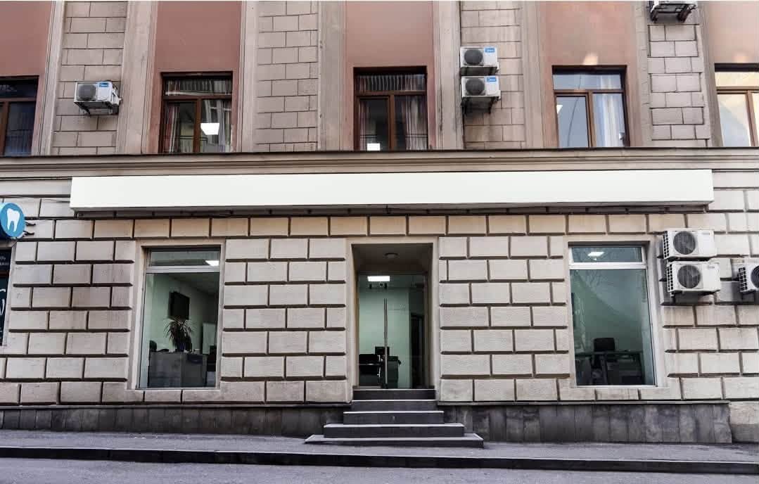 🏢 Zakaria Paliaşvili caddesinde ticari alan kiralanıyor — 2,450$