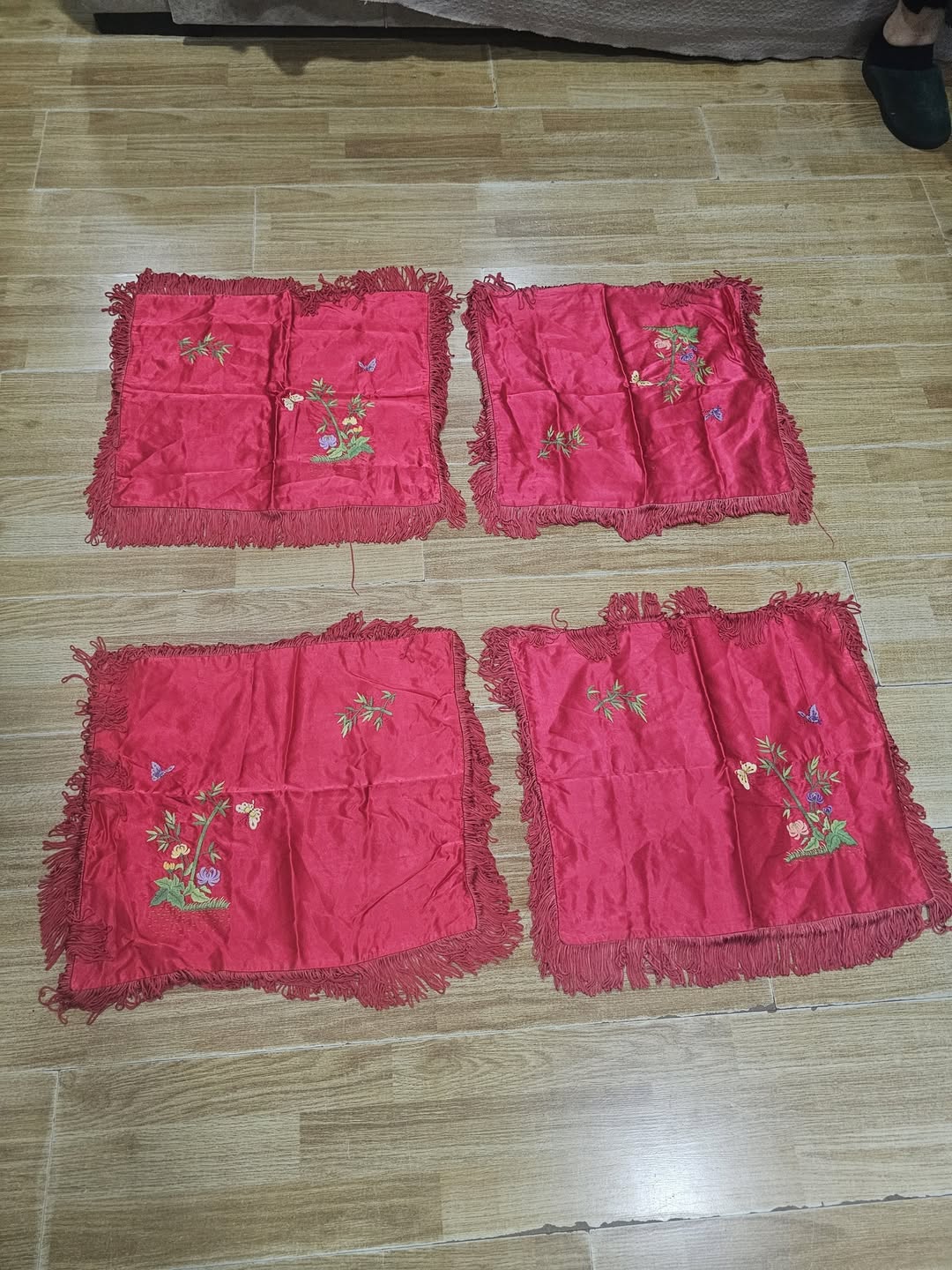 Köhnə ipək balışın başları satılır