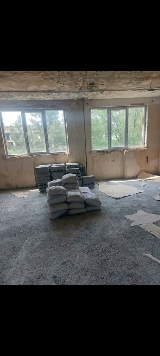 Zhinvalli'de 17. bloktaki daireler satılıktır. Dördüncü