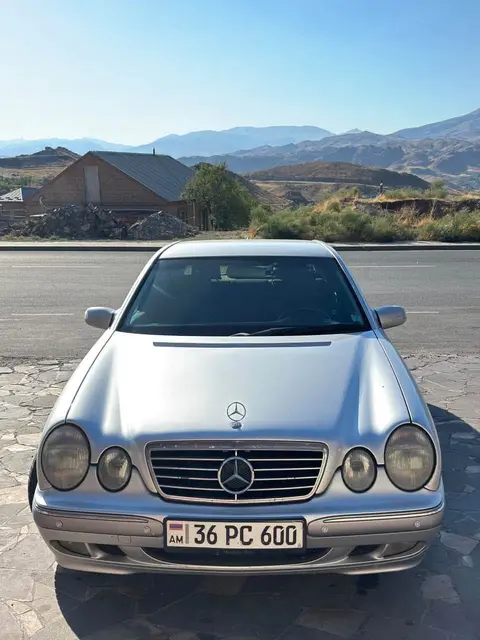 Mercedes-Benz E200 1999