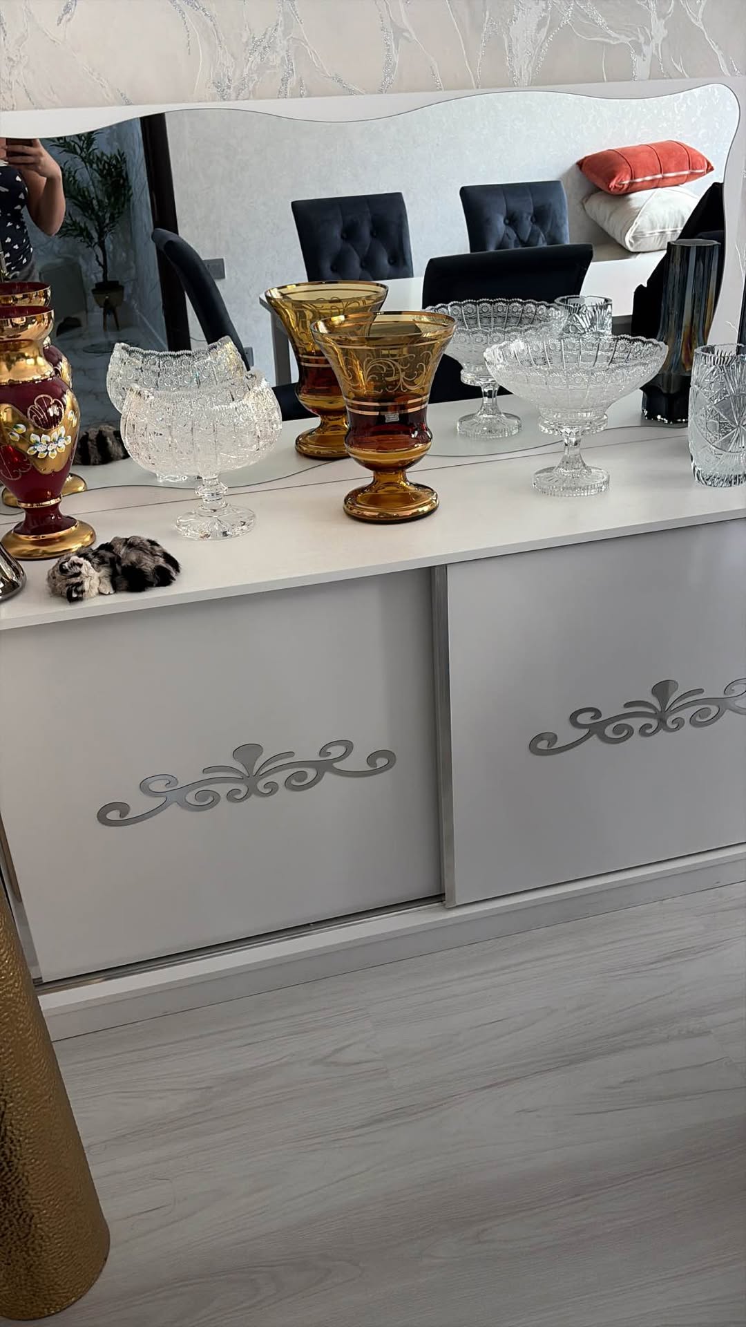 Sliding wardrobe with mirror