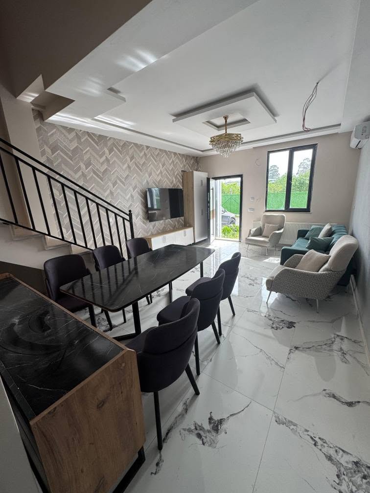 House / Villa — 1,800$