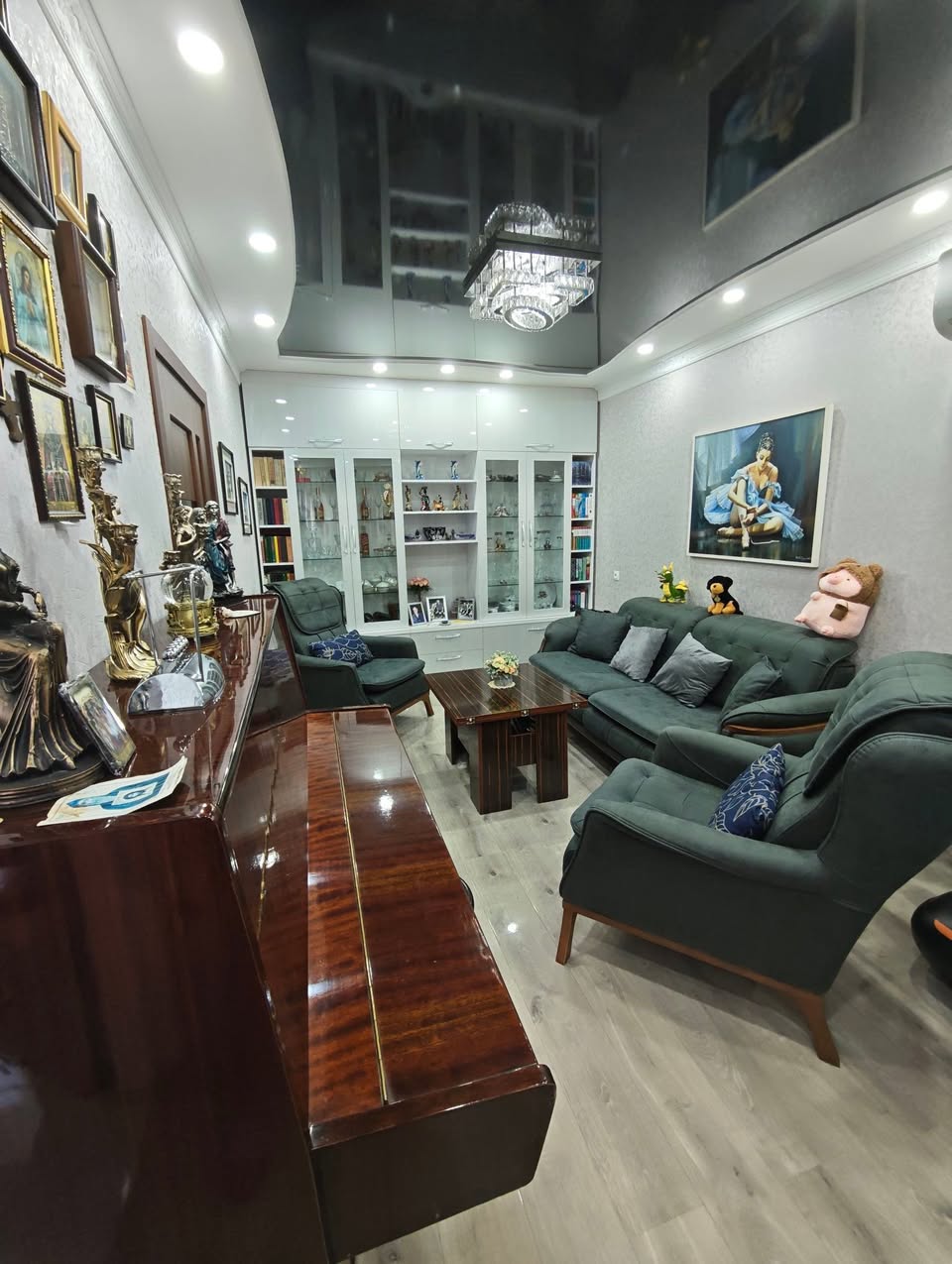 For urgent sale is a beautiful 3.5 room apartment