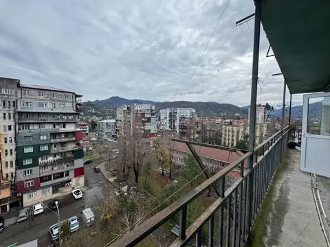 Продаётся 4-комнатная квартира, Батуми