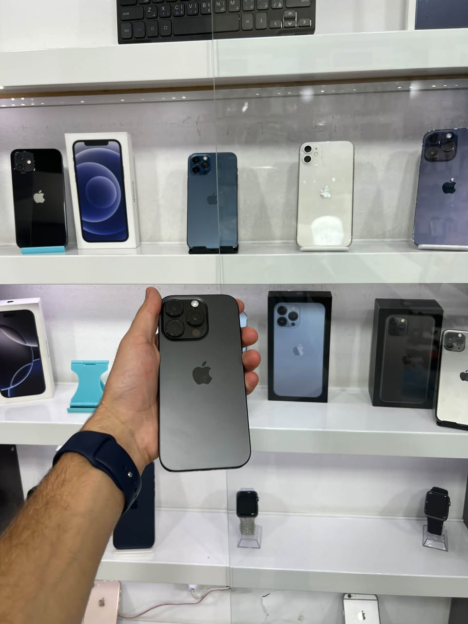iPhone 16 Pro — чёрный — 260,000֏