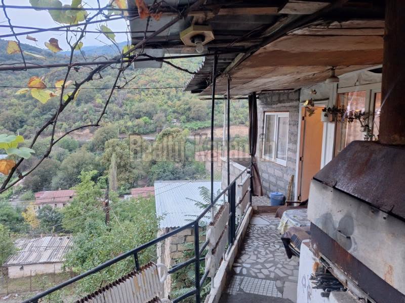 Kapan'da müstakil ev satılık [https://realty.kapan.in/details.php…