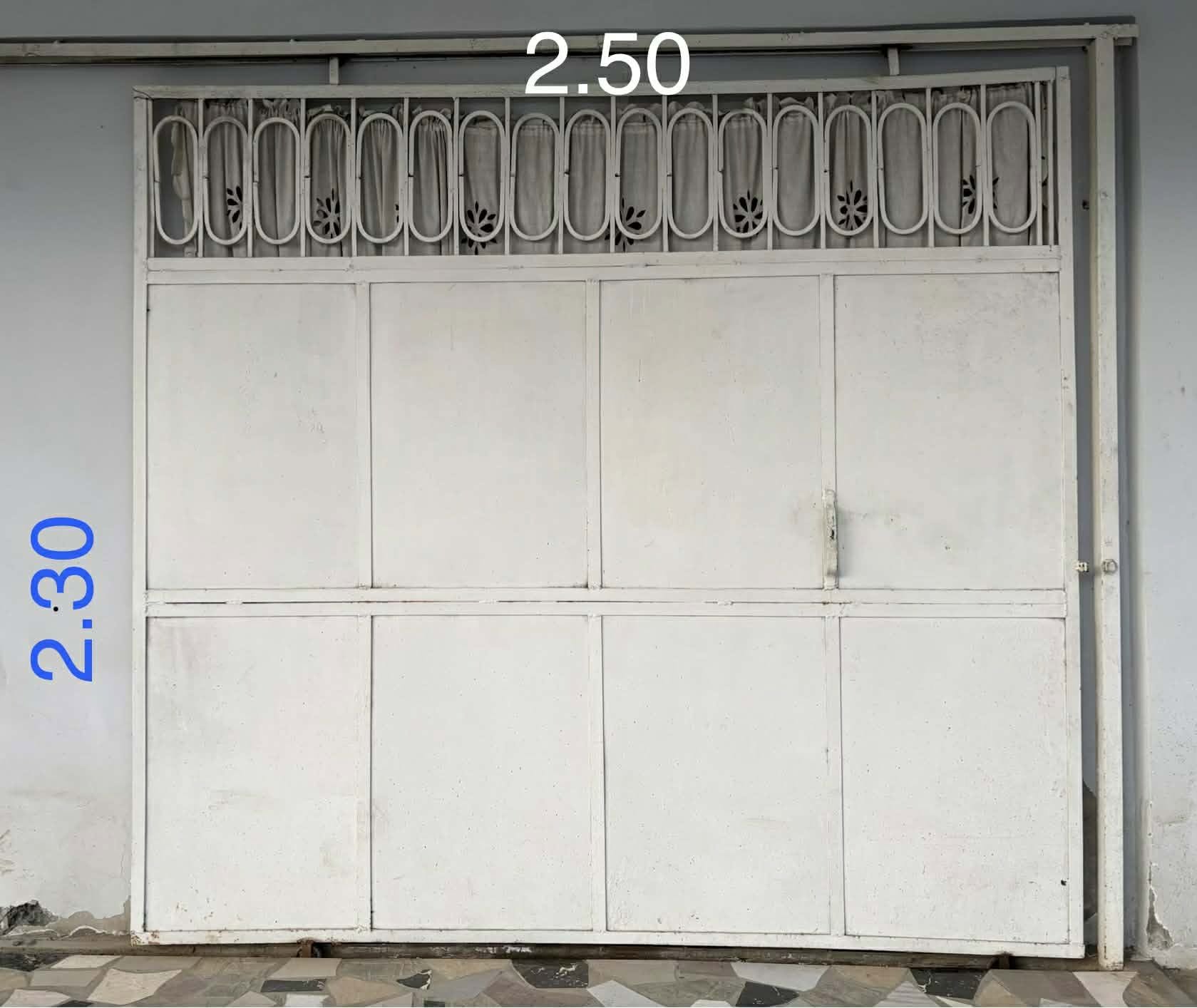 Garage door for sale. It is in good condition. The price is negotiable.