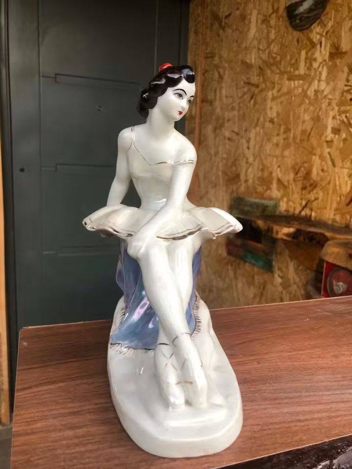 Satılır çin balerina heykəlcik