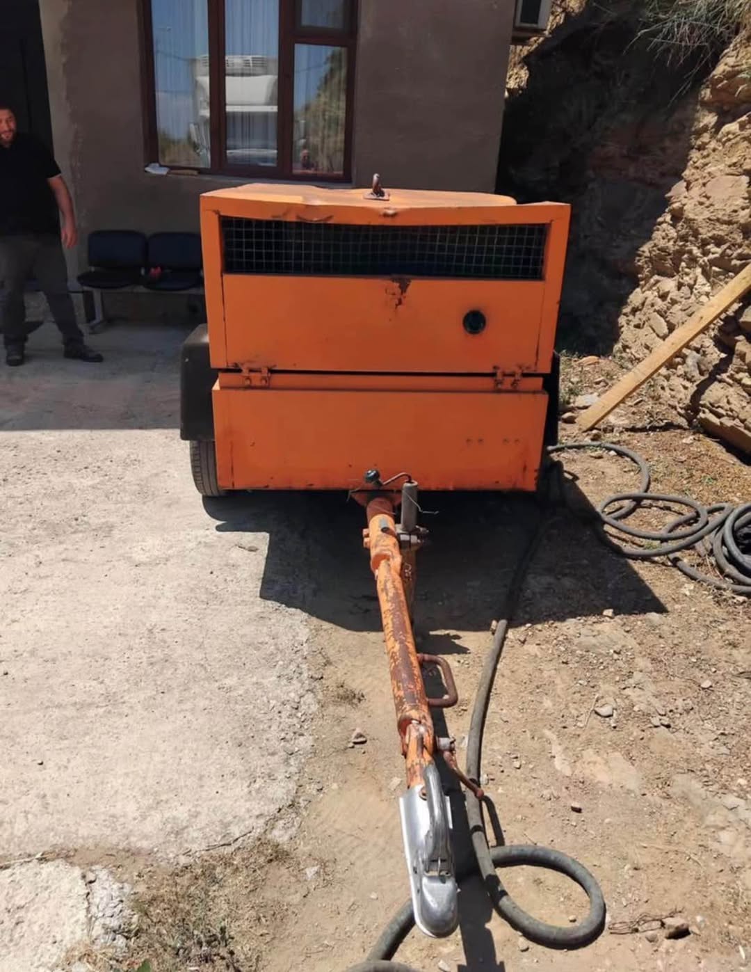 Satılır kompressor, yaxşı vəziyyətdə. Ətraflı məlumat üçün