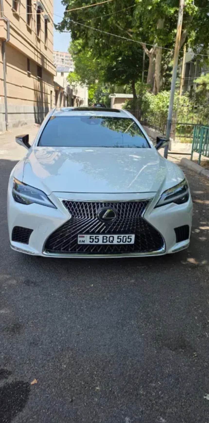Lexus LS500 2021 — 50,000$