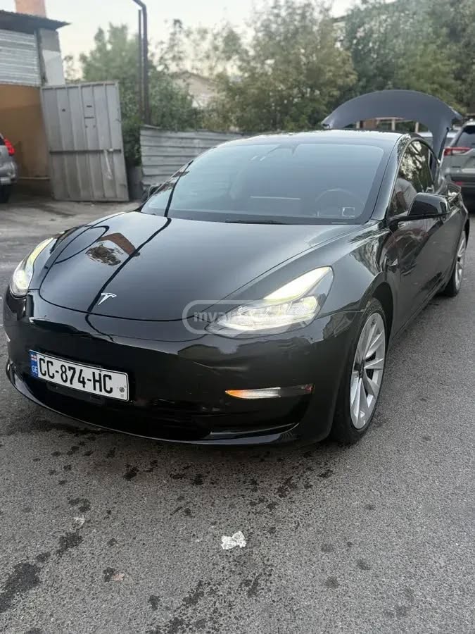 Tesla Model 3 2000