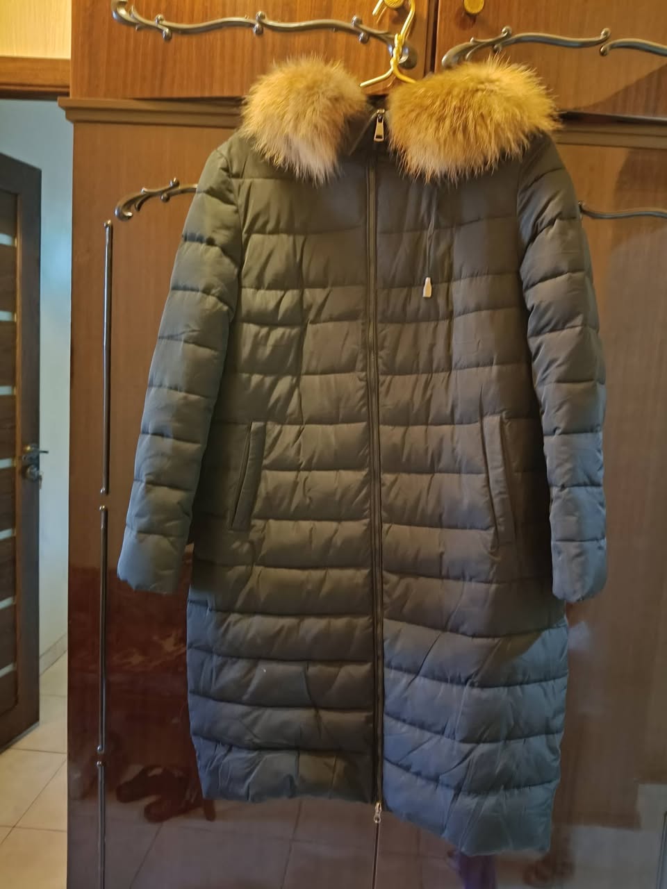 Women's winter coat with fur collar