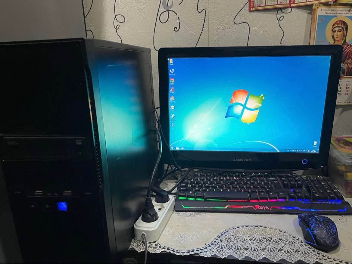 Kompiuteri, monitori, klaviatura