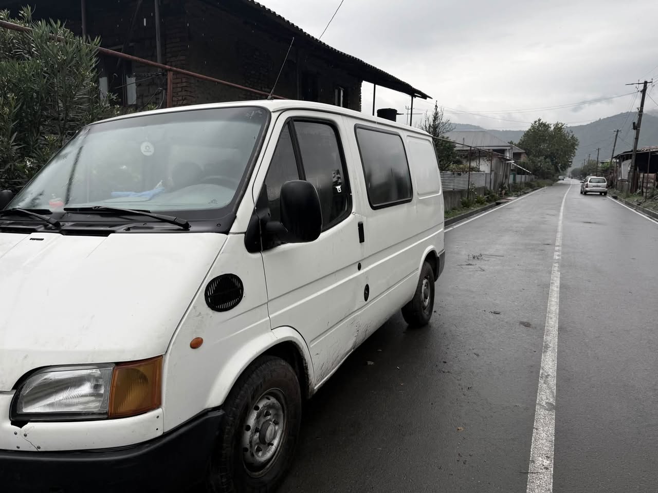 იყიდება! 2.5 turbo.1999 weli.detalebze momweret piradshi