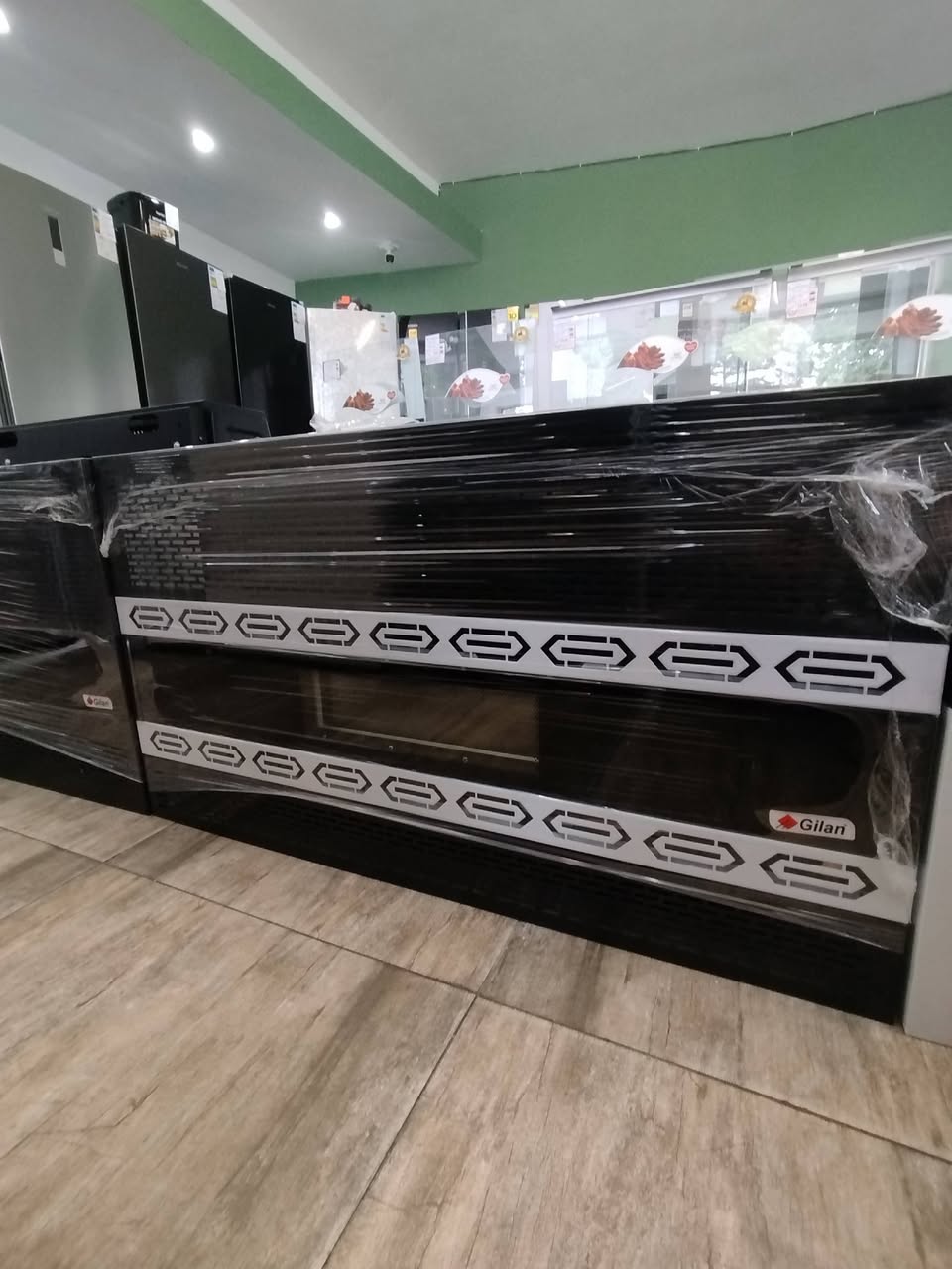 Tsalenjikha'da May Elektroniks'te gazlı soba