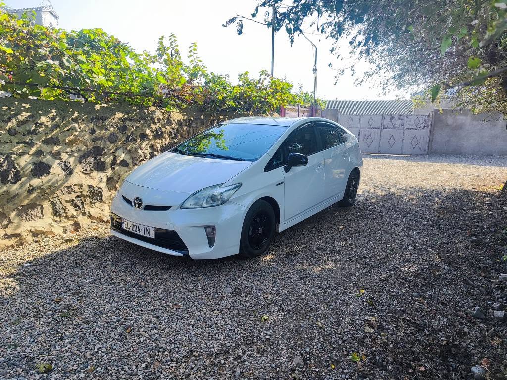 Avtomobil 2015 — 5,700$