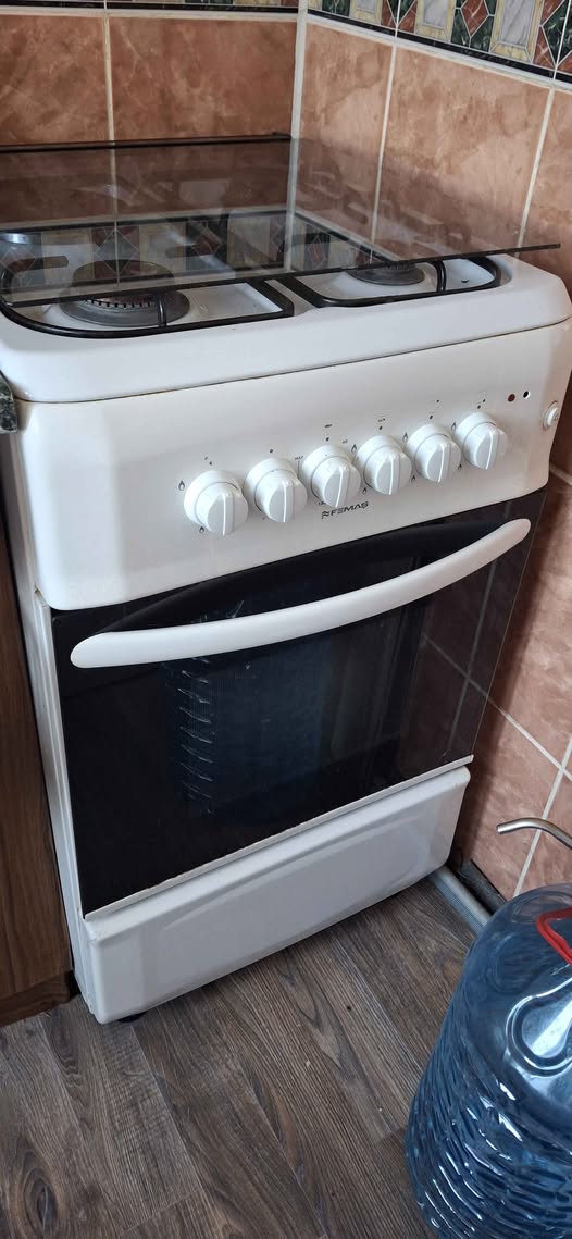 Газовая плита с духовкой, рабочая