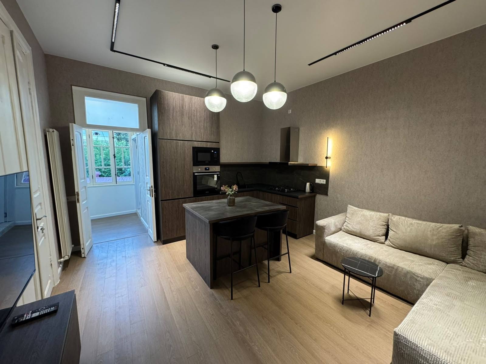 2 otaqlı mənzil icarəyə verilir, Tbilisi — $1,300
