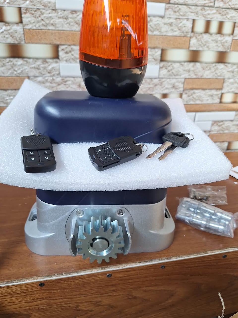 Qapı motiri 800 lirəyə satılır