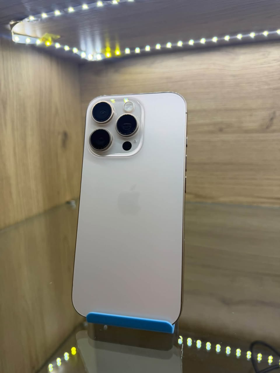 iPhone 16 Pro (256 GB) 1950-də satılır