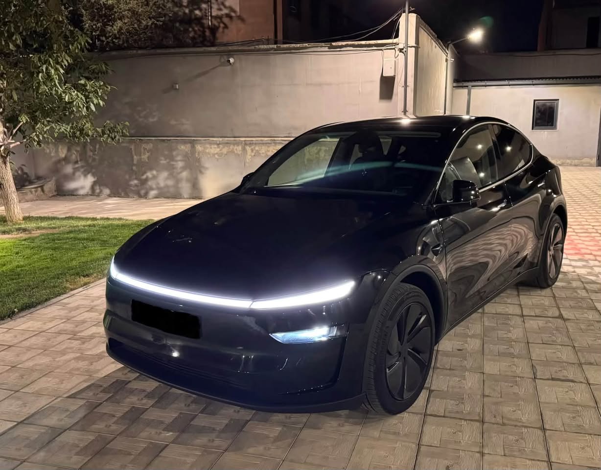 Tesla Model Y 2025