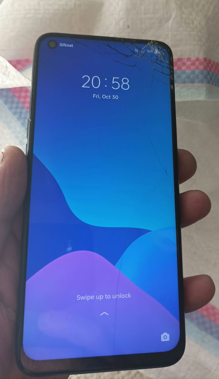 Realme 6s 6/128GB, ბზარიანი ეკრანი