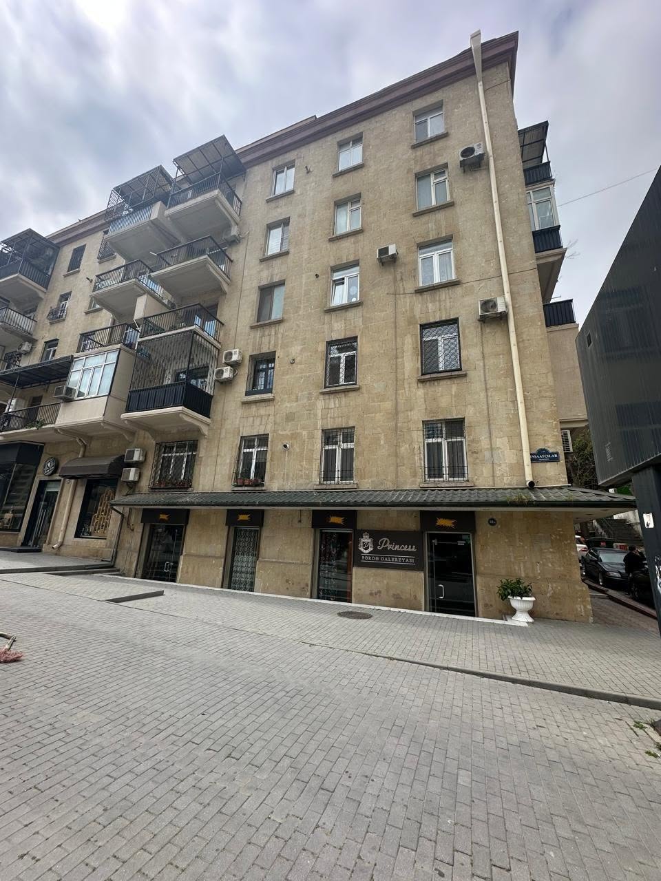 Վաճառվում է 3 սենյականոց բնակարան, Բաքու