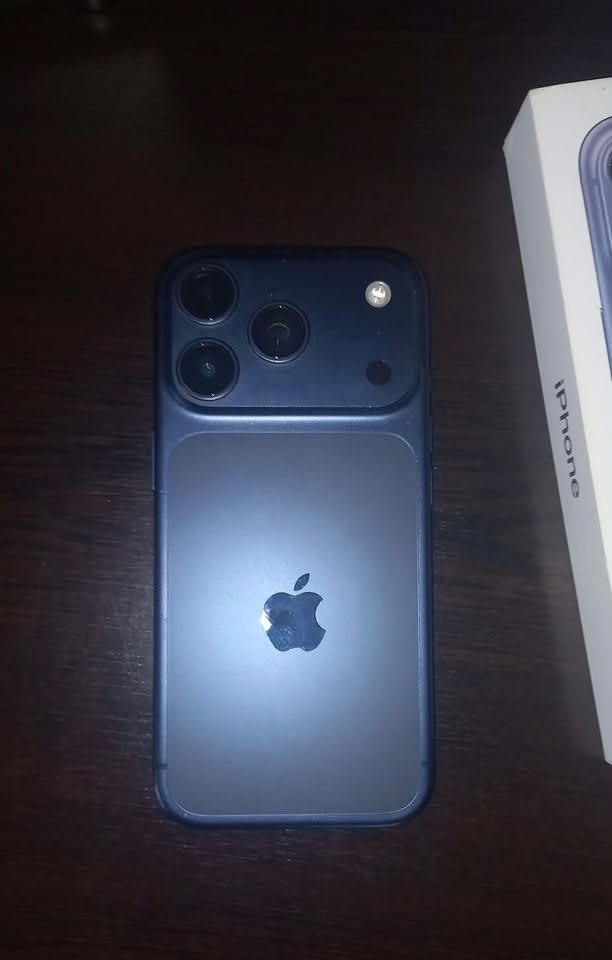 Satılık 17 pro. 256 gb 96% kullanılmış — 2.900₾