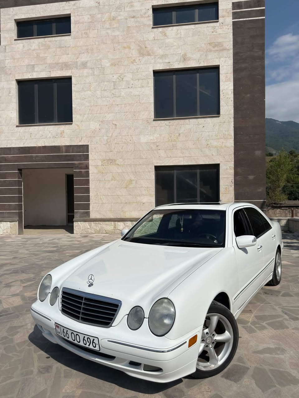 Mercedes-Benz W210 2000