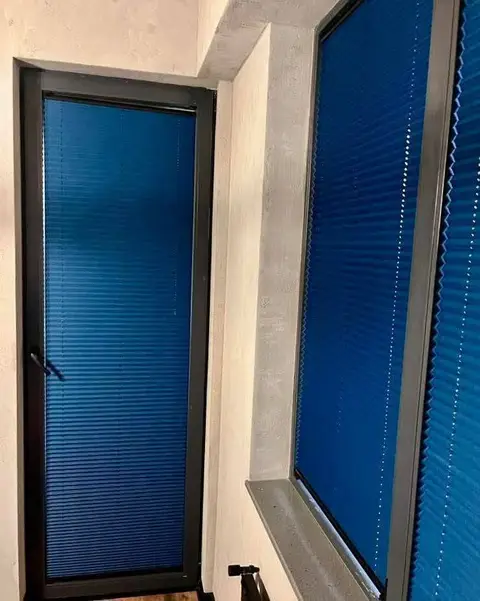 Sizə pərdə və jaluziləri endirilən qiymətlərlə təklif edirik. Bizdə müxtəlif rənglər var.