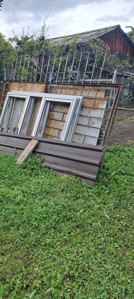 Köyde bahçeye girişte kapı - 350₾