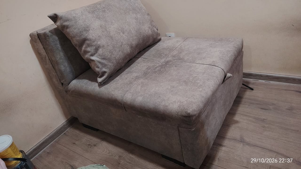 Folding second row seats. Dimensions: 0-1000, 250
