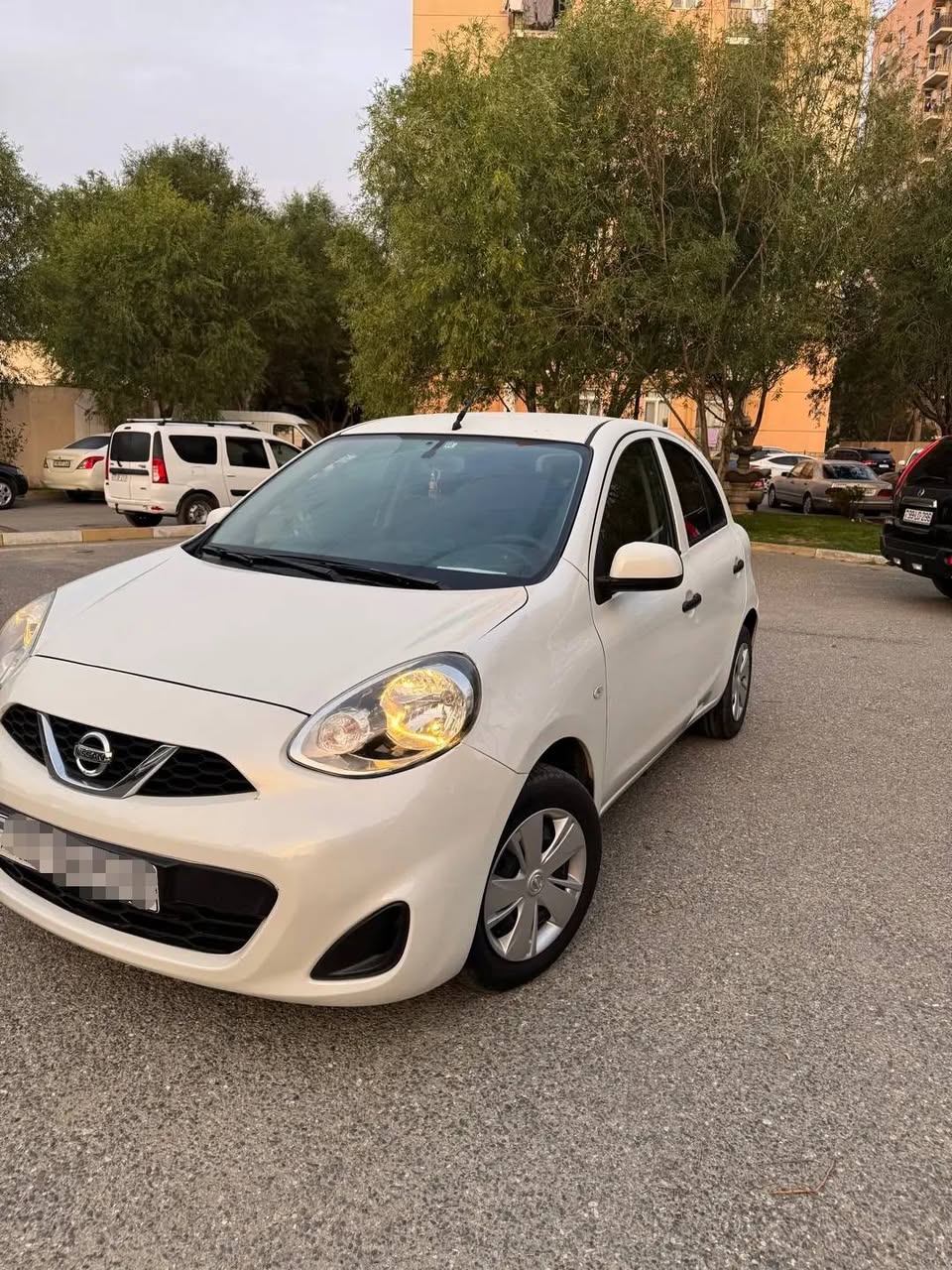 Nissan March 2016