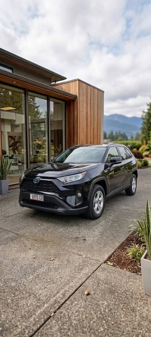 სასწრაფოდ იყიდება. 2020წ. Toyota RAV4 XLE — 21,000$