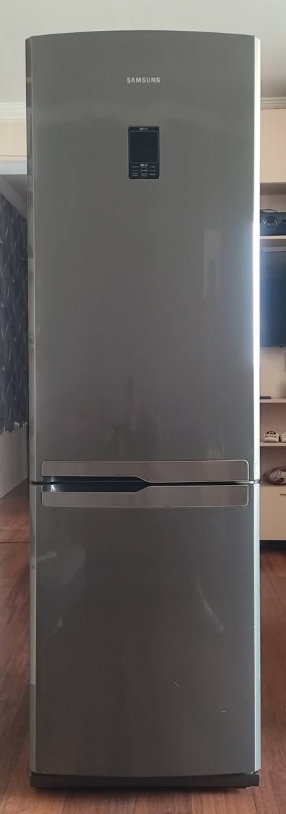 İkinci el Samsung buzdolabı, ideal çalışıyor — 650₾