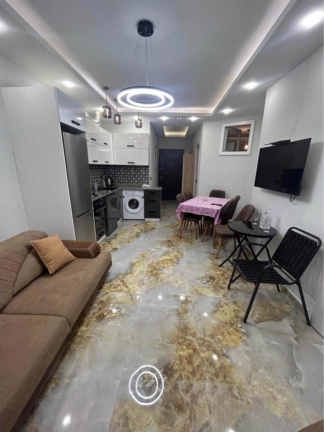Продаётся 2-комнатная квартира, Батуми — $105,000