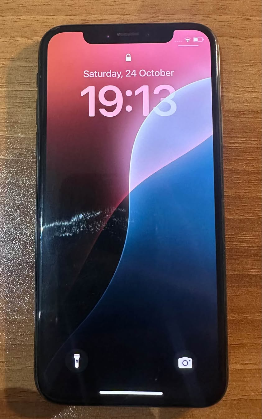 iPhone XS 64GB, 75% battery