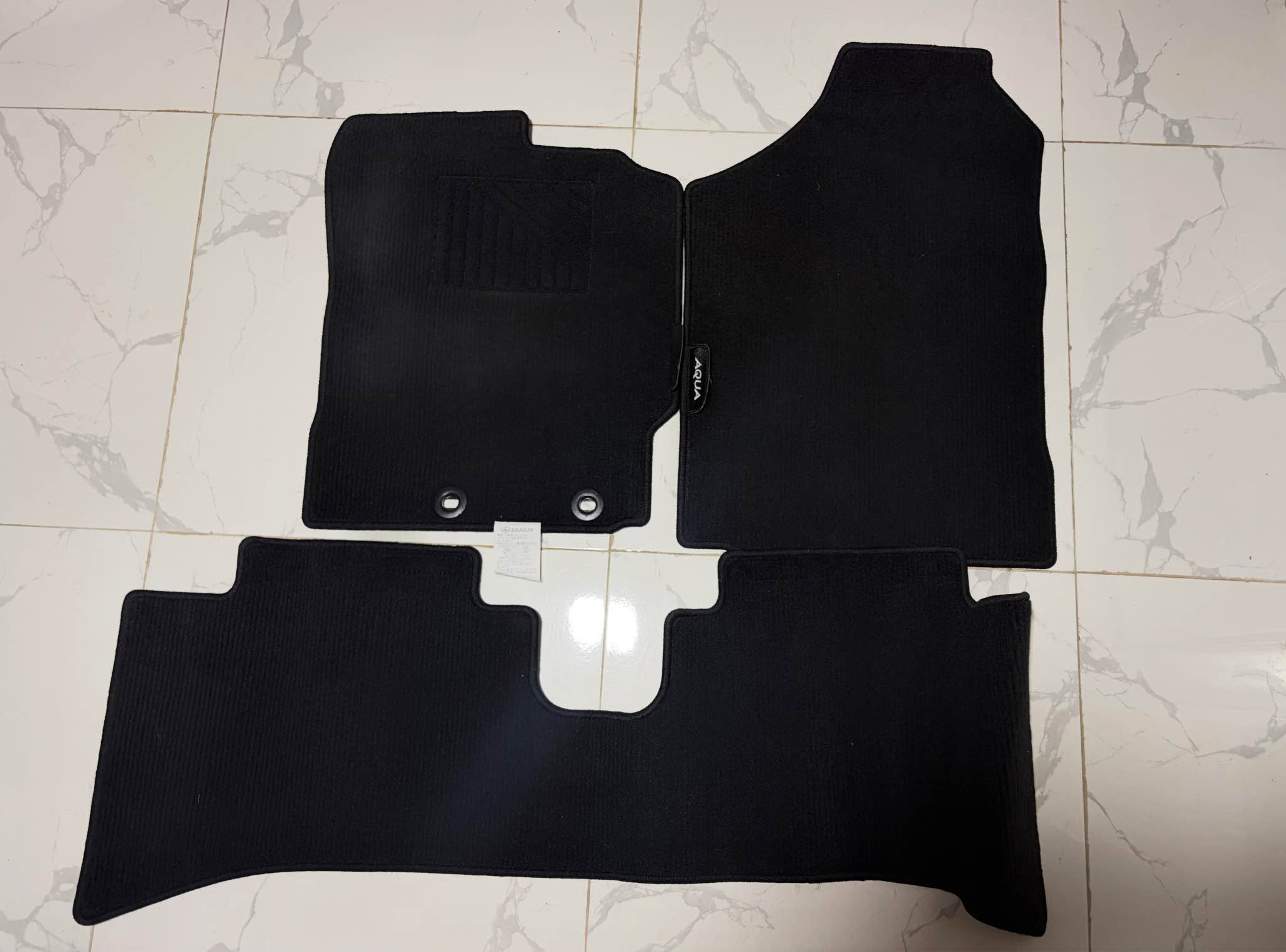 Toyota Aqua 2014 — 100₾