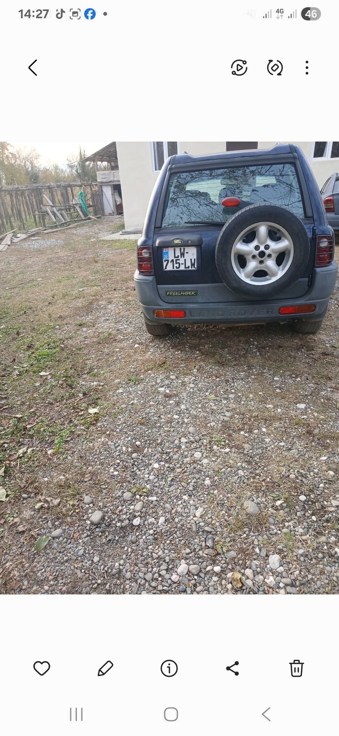 Land Rover Freelander dark blue SUV