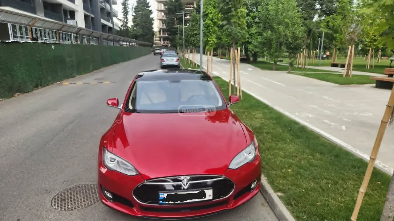 Tesla Model S 2014