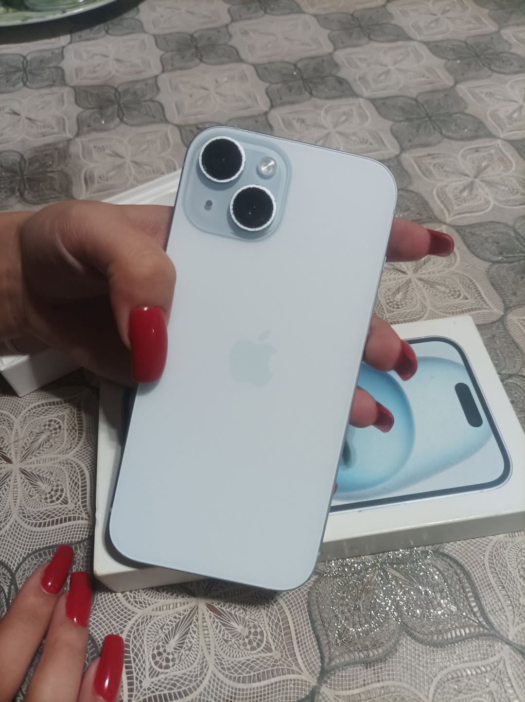 iPhone 15, pil 76%