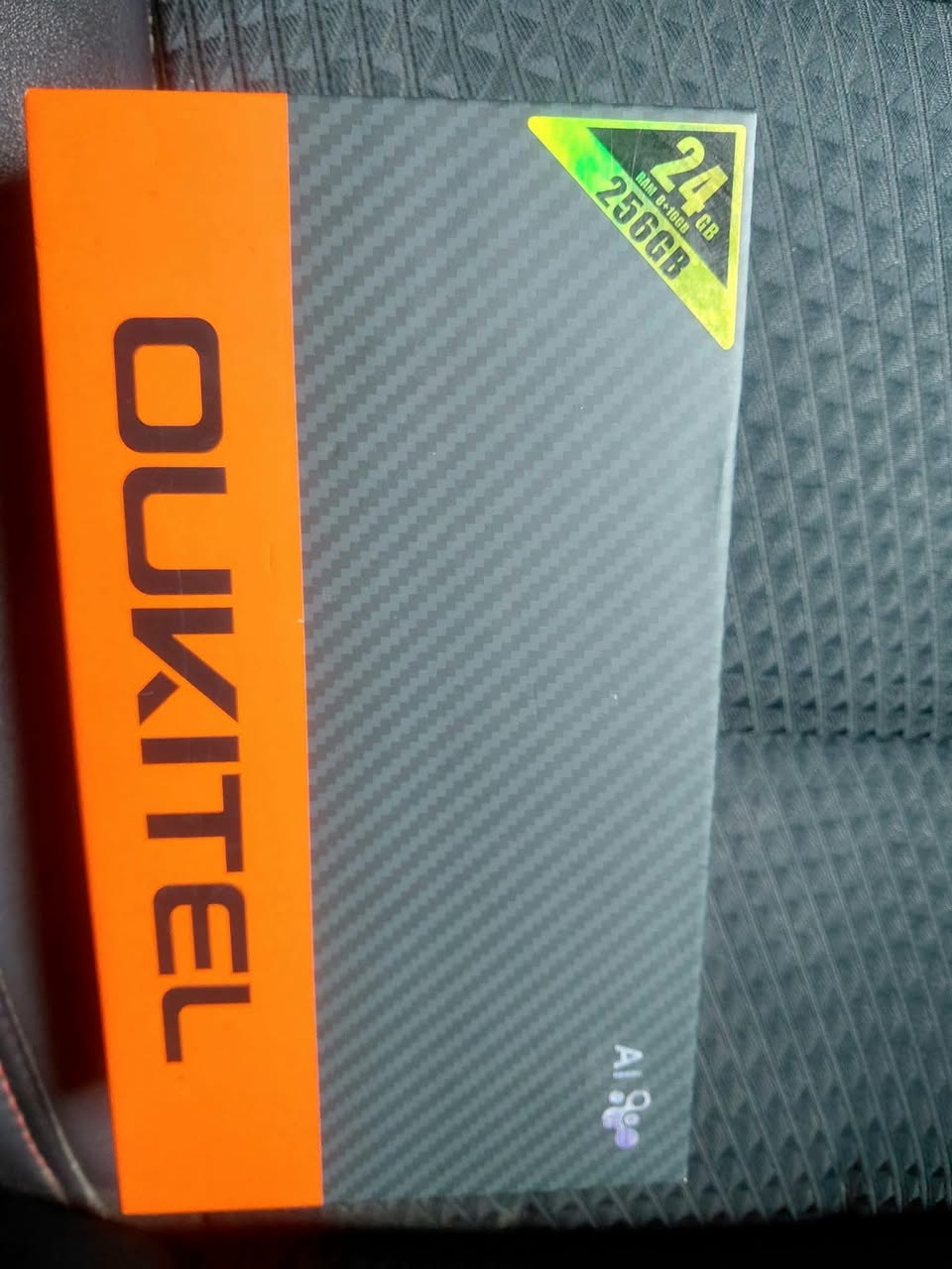 Վաճառվում է շտապ 800 լարիով OUKITEL շատ լավ վիճակում