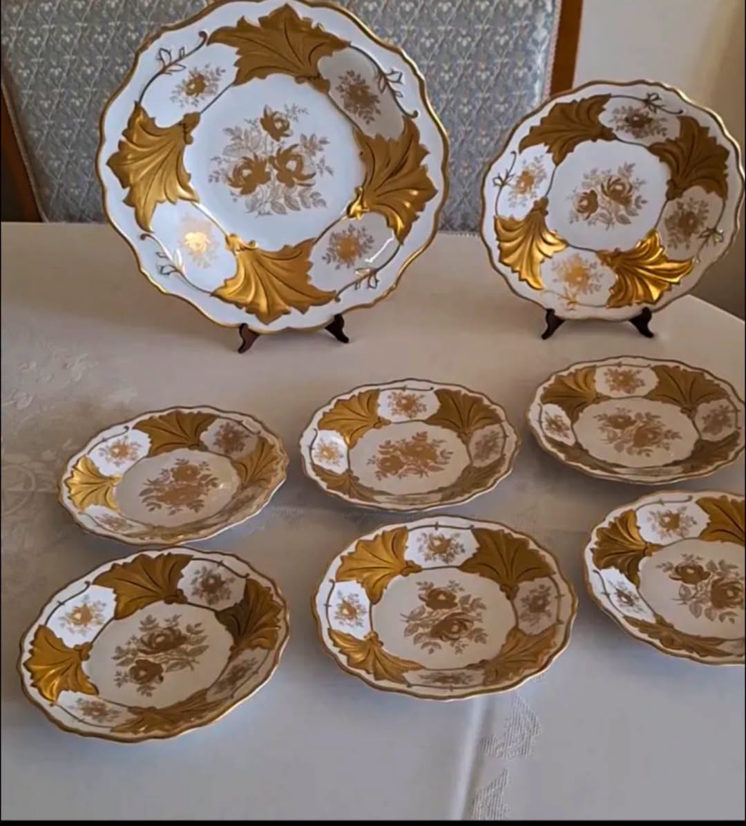 Weimar porseleni, 8 altın kapaklı tabak